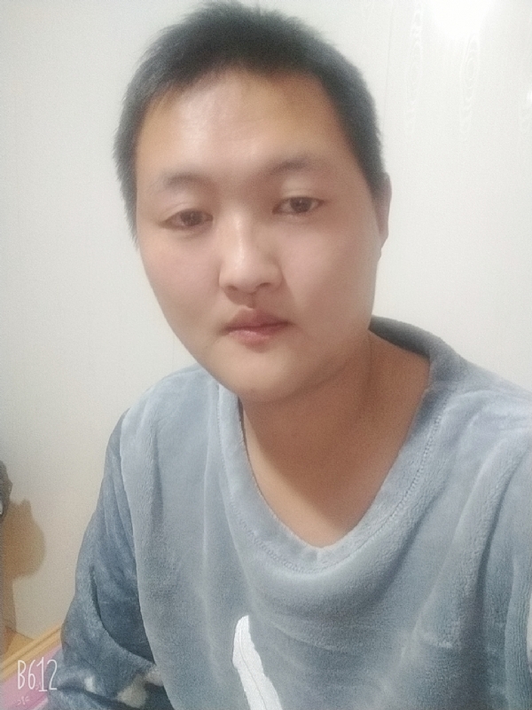 烟圈里透着伤的第一张照片--浦城相亲网