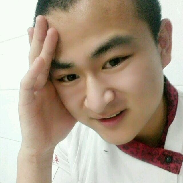 人潮拥挤的第一张照片--浦城相亲网