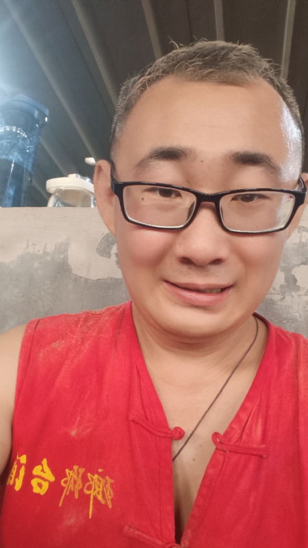 黑黑一笑的第二张照片--浦城相亲网